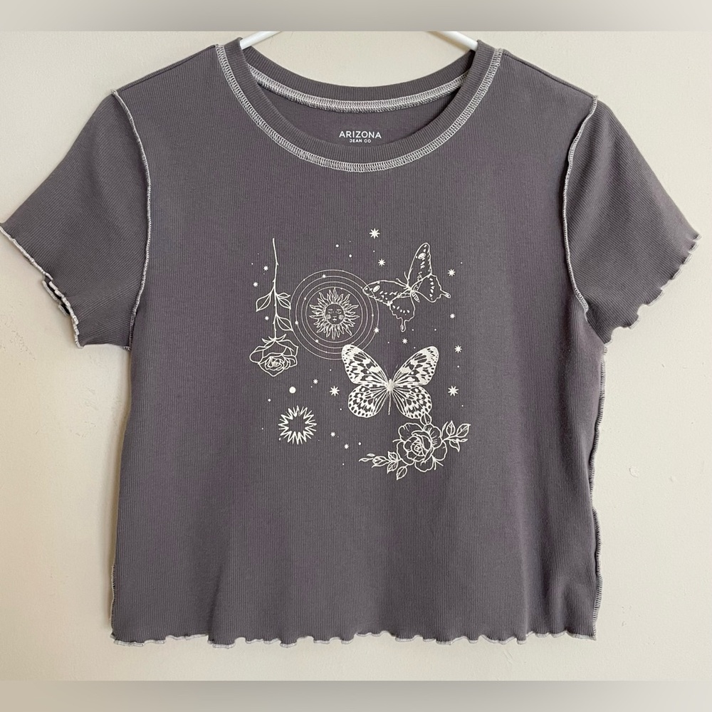 Arizona Gray Butterfly Print Fitted Crop Tee